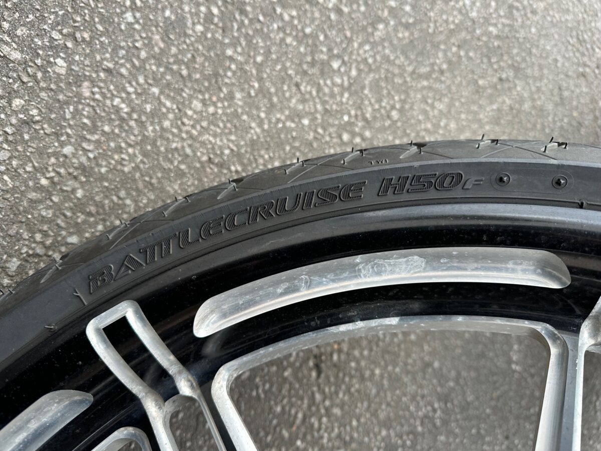 ブリヂストン バトルクルーズH50のサイドウォールロゴと状態