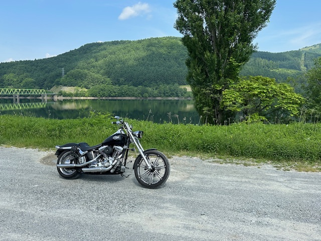 北海道ツーリング中のHarley-Davidson Softail TC96