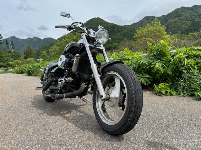 カワサキ エリミネーター250V ローロングスタイルのフロントビュー