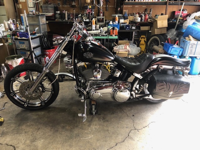 ハーレーFXSTソフテイルスタンダード（TC96）のカスタム車両サイドビュー